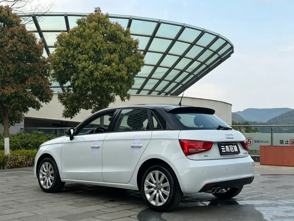 Audi A1 2014 30 TFSI Sportback comfort model