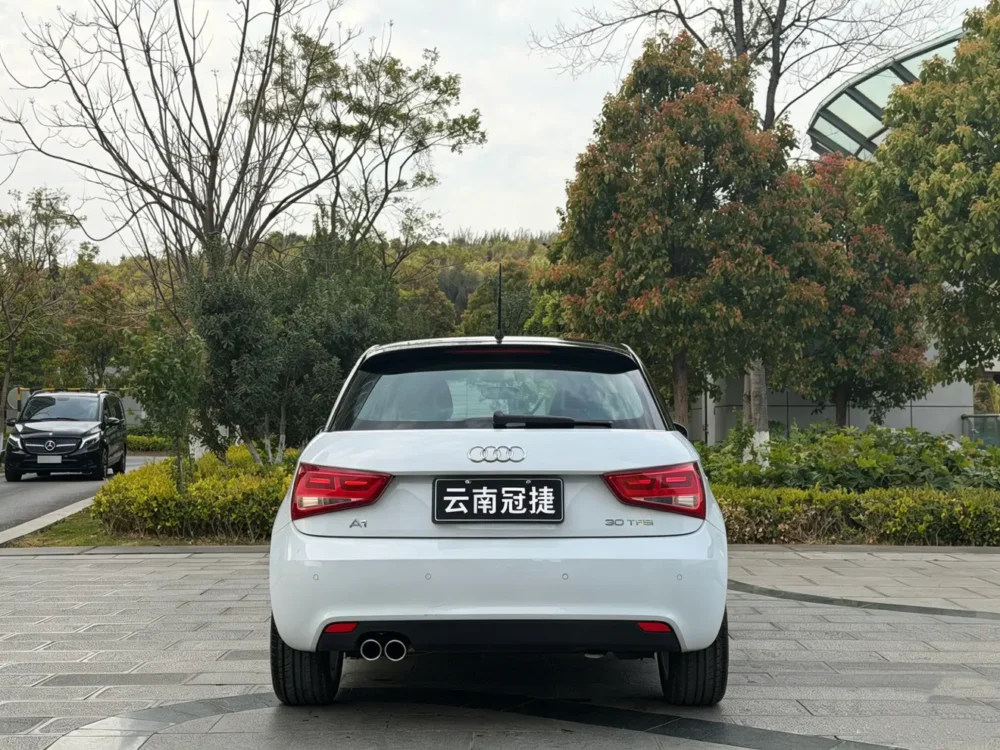 Audi A1 2014 30 TFSI Sportback comfort model
