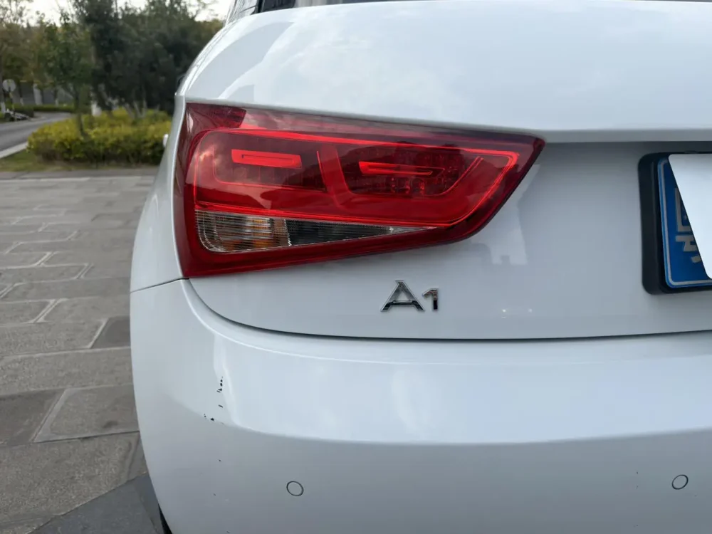 Audi A1 2014 30 TFSI Sportback comfort model