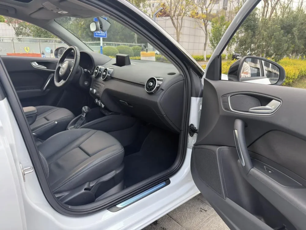 Audi A1 2014 30 TFSI Sportback comfort model