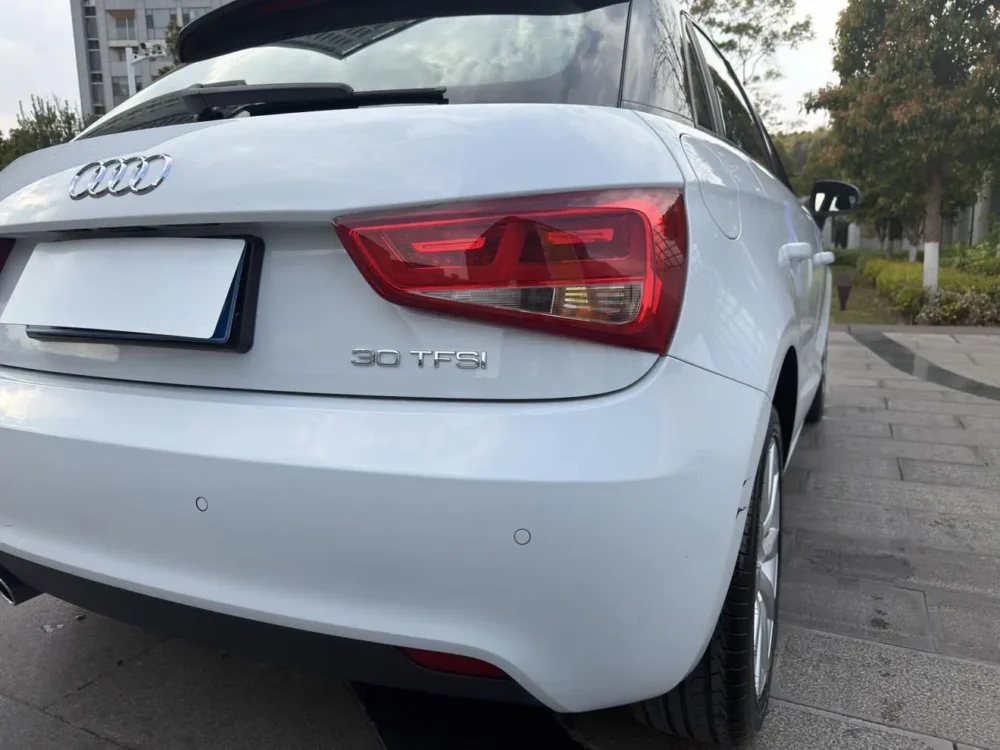 Audi A1 2014 30 TFSI Sportback comfort model