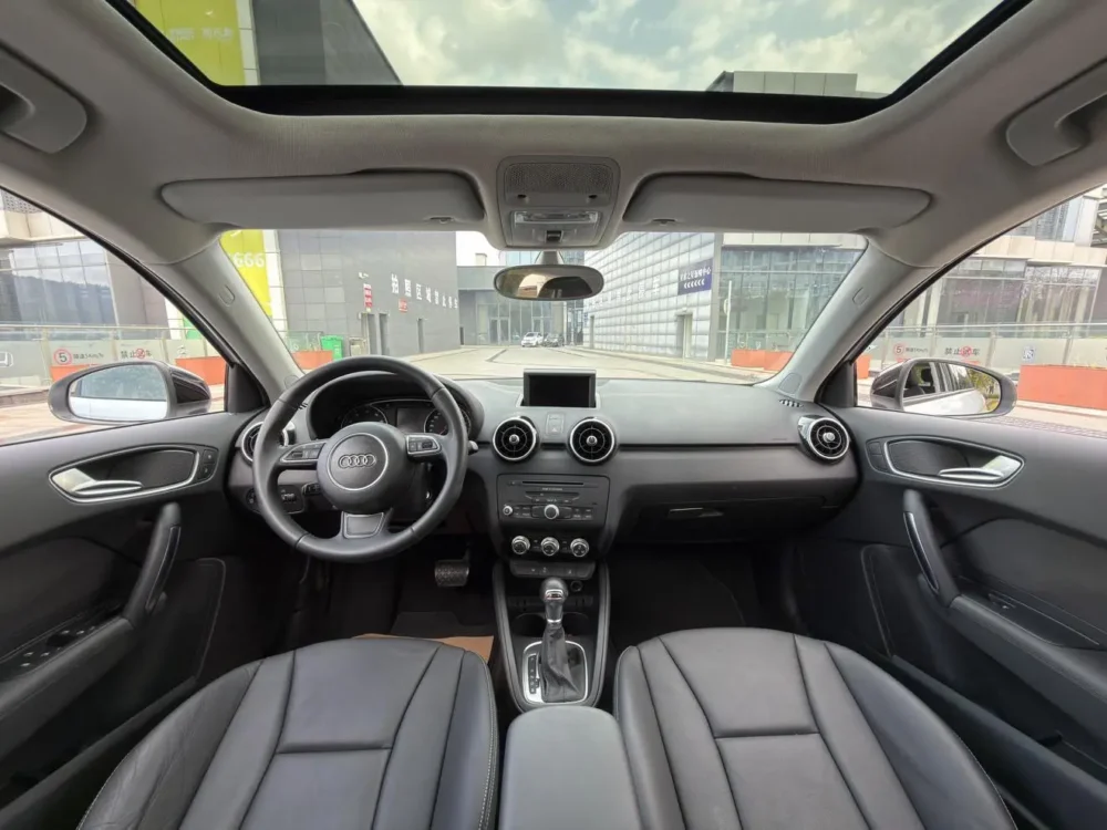 Audi A1 2014 30 TFSI Sportback comfort model