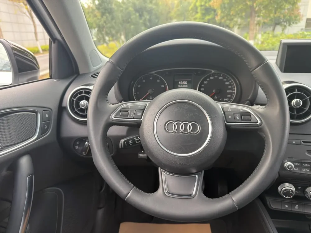 Audi A1 2014 30 TFSI Sportback comfort model