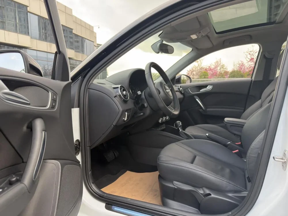 Audi A1 2014 30 TFSI Sportback comfort model