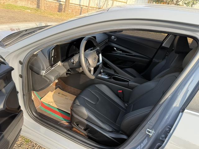 Hyundai Elantra (VII поколение) [Elantra 2022 1.5L CVT LUX Premium Edition]