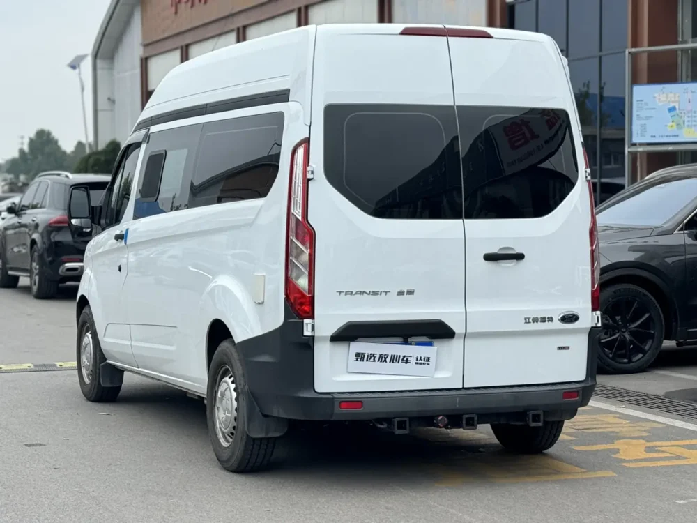 Ford Transit 2.0T diesel multi-purpose commercial vehicle center axle center roof 6 seats