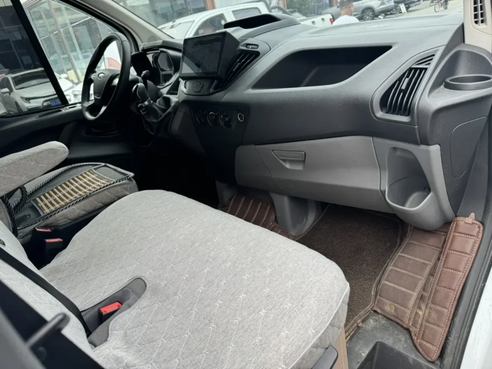 Ford Transit 2.0T diesel multi-purpose commercial vehicle center axle center roof 6 seats