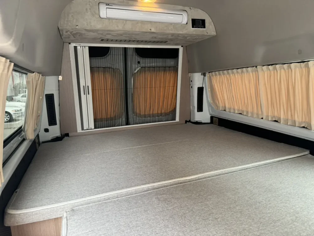 Ford Transit 2.0T diesel multi-purpose commercial vehicle center axle center roof 6 seats