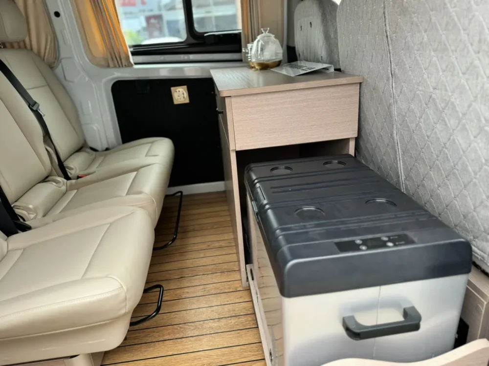 Ford Transit 2.0T diesel multi-purpose commercial vehicle center axle center roof 6 seats