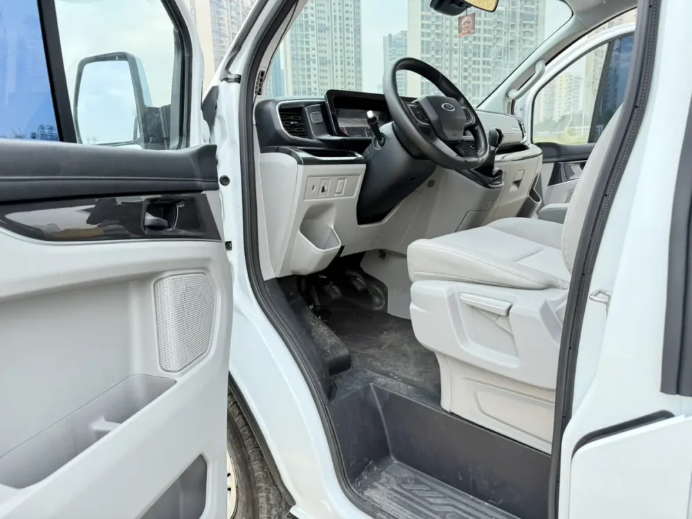 Ford Transit V362 2.0T Diesel Manual Business Travel Type Bottom Axle Center Top 8 Seats