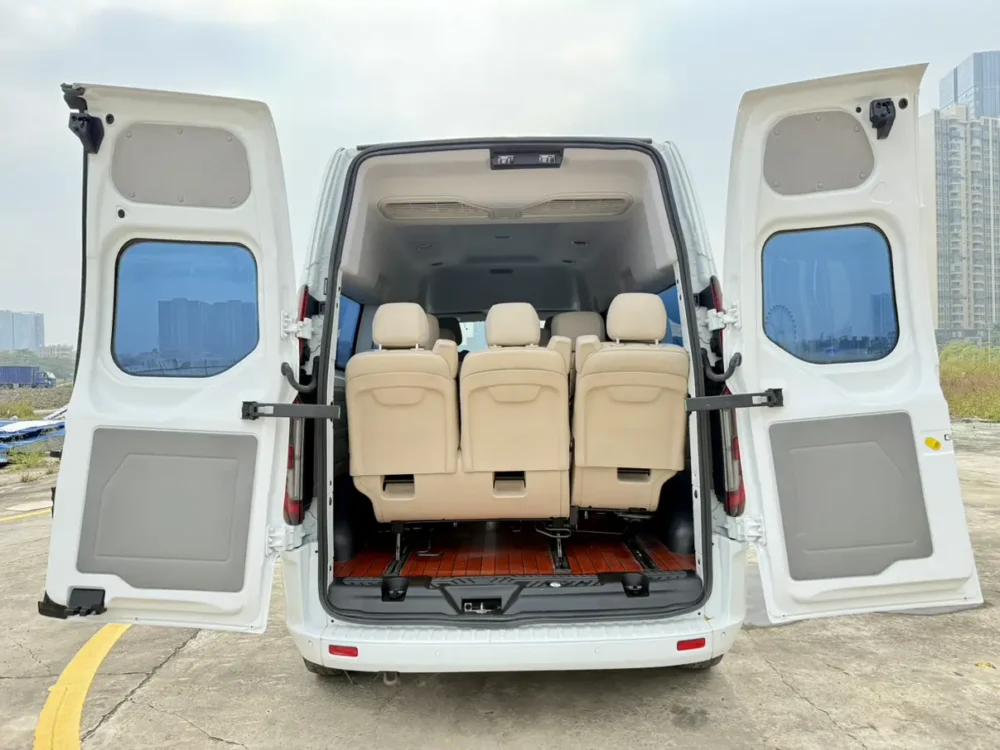 Ford Transit V362 2.0T Diesel Manual Business Travel Type Bottom Axle Center Top 8 Seats