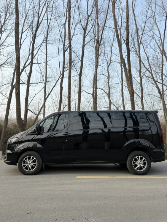 Ford Transit V362 2.0T diesel automatic business travel type center shaft low roof 7 seats