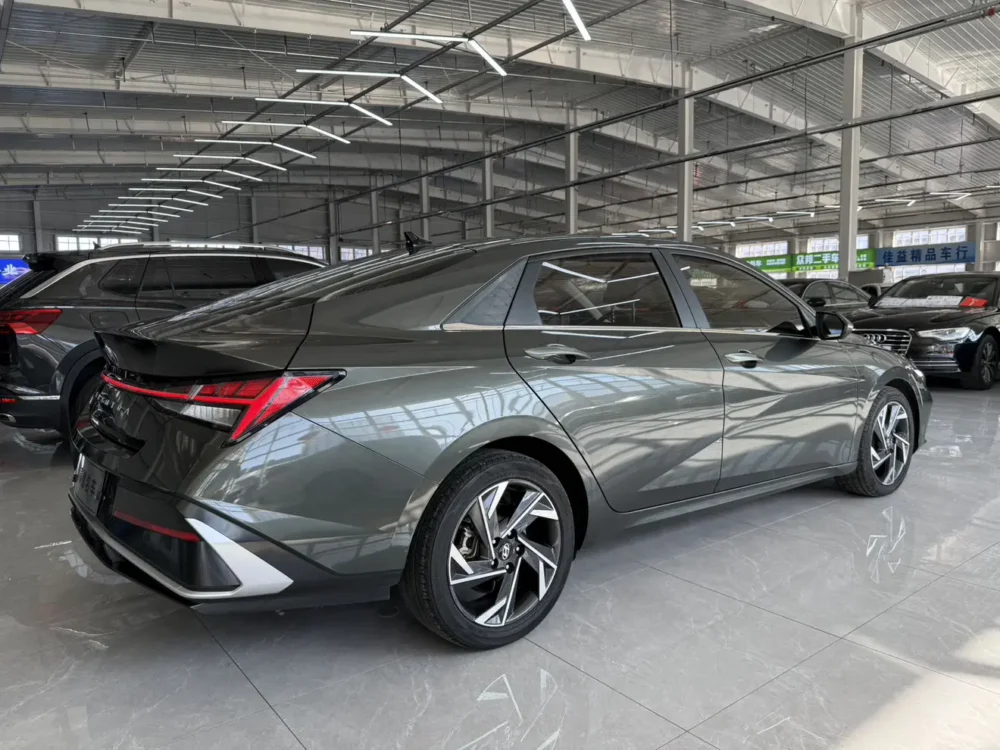 Hyundai Elantra 1.5L CVT Premium