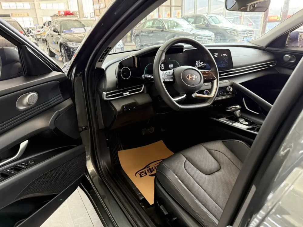 Hyundai Elantra 1.5L CVT Premium