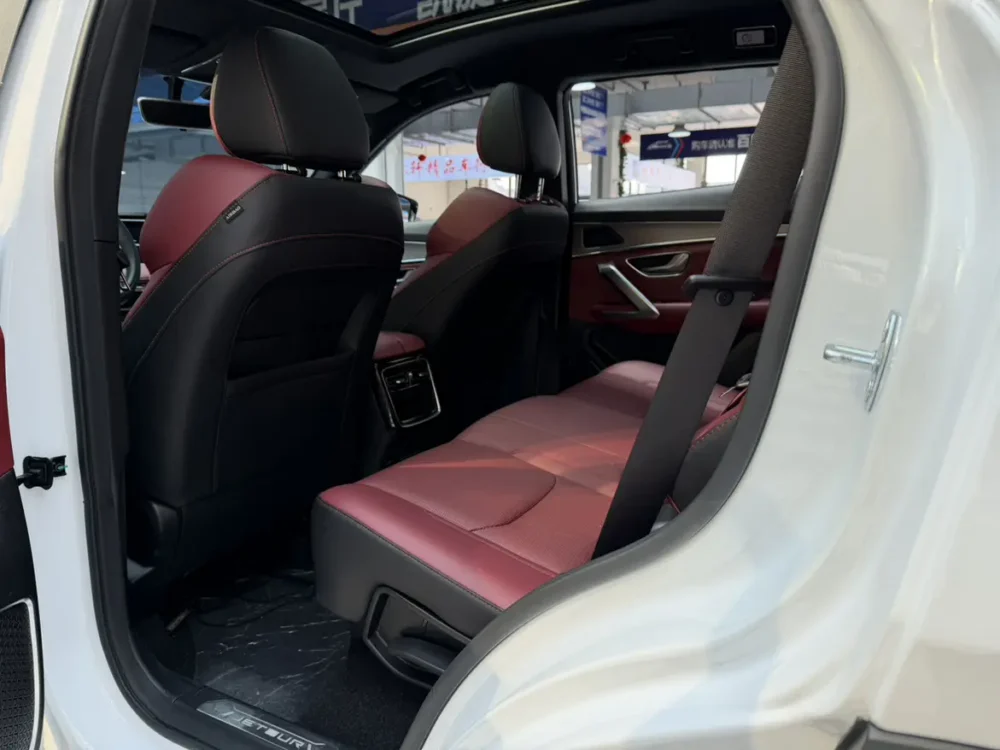 Jetour X70 PLUS 1.5T DCT Mountain Pro 7 Seaters