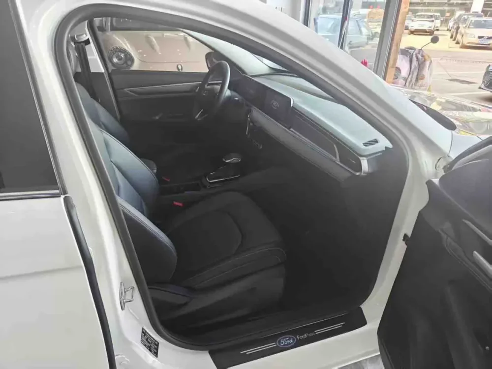 Ford Escort 1.5L automatic diamond version