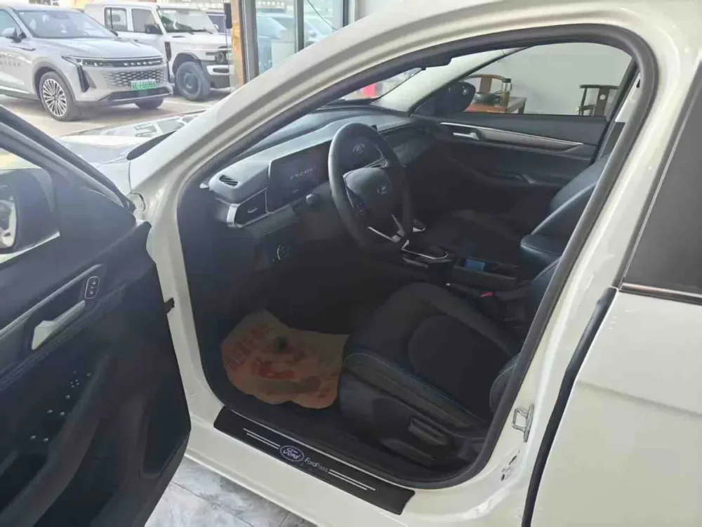 Ford Escort 1.5L automatic diamond version