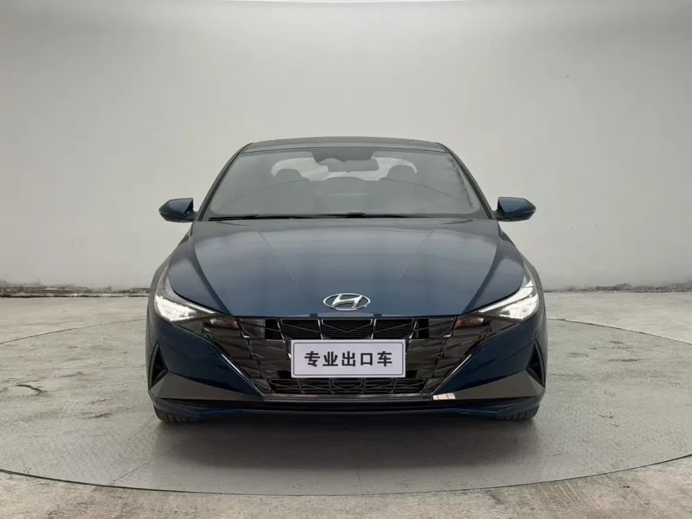 Hyundai Elantra 240T GDi DCT LUX
