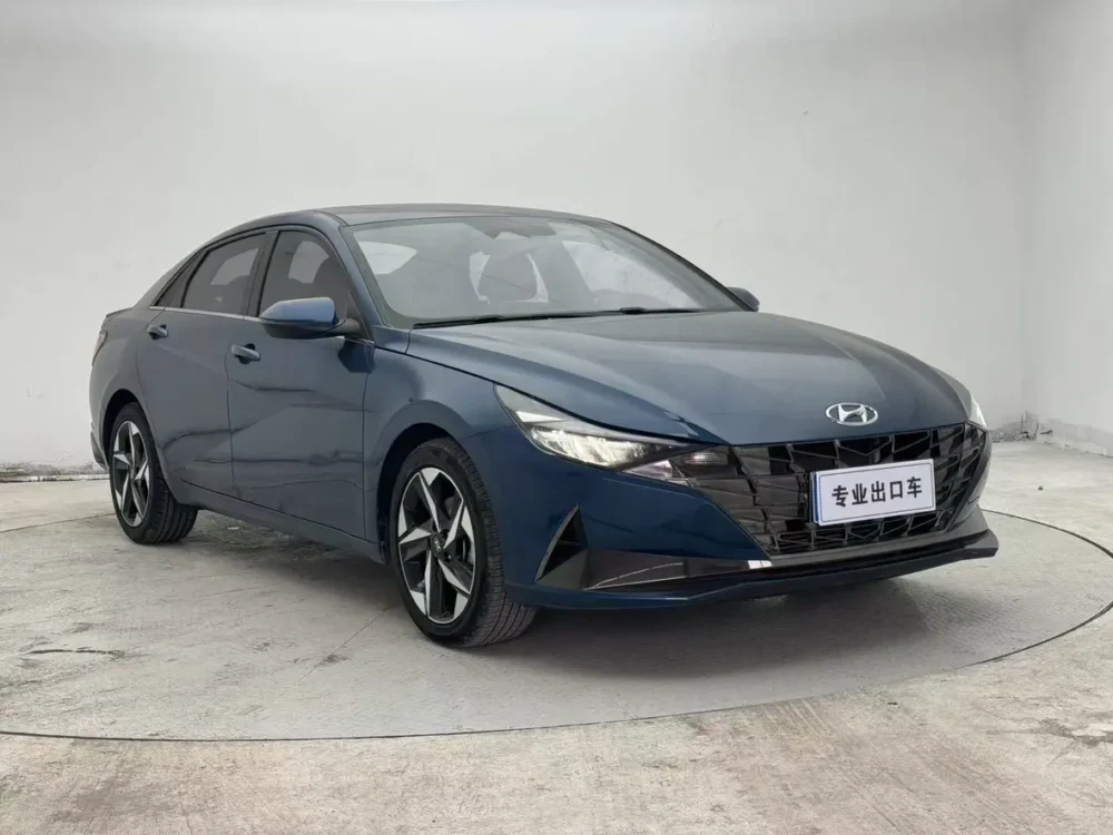 Hyundai Elantra 240T GDi DCT LUX