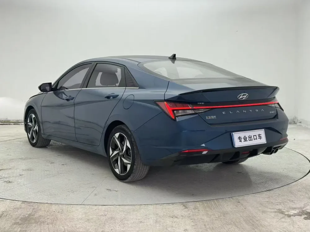 Hyundai Elantra 240T GDi DCT LUX