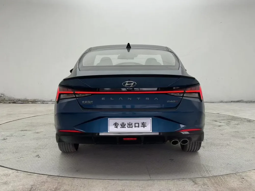 Hyundai Elantra 240T GDi DCT LUX