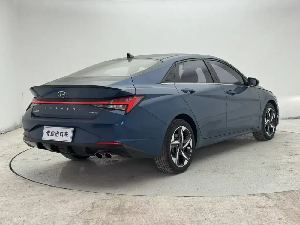 Hyundai Elantra 240T GDi DCT LUX