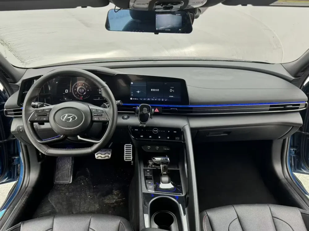 Hyundai Elantra 240T GDi DCT LUX