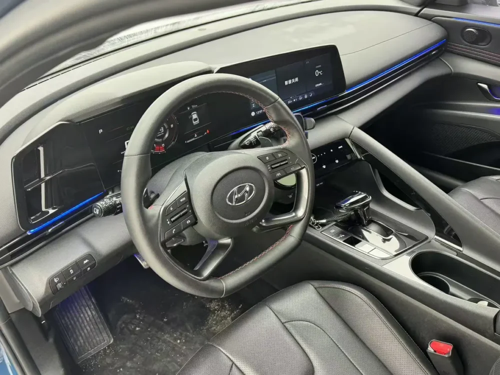 Hyundai Elantra 240T GDi DCT LUX