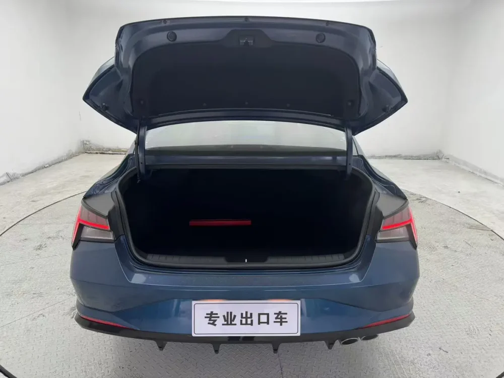 Hyundai Elantra 240T GDi DCT LUX