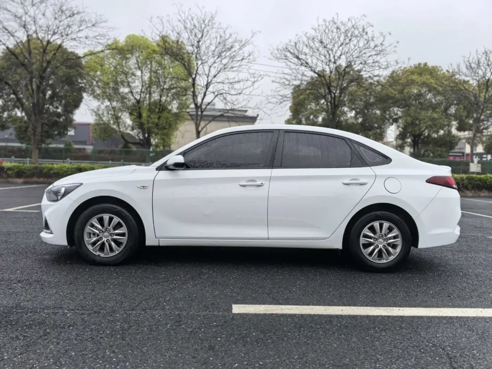 Hyundai Celesta 1.6L Automatic DLX
