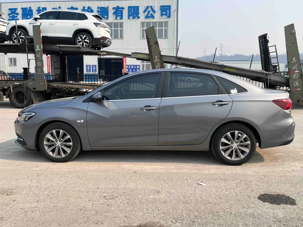 Chevrolet Monza (Cruze) 320 Automatic Sunroof Edition