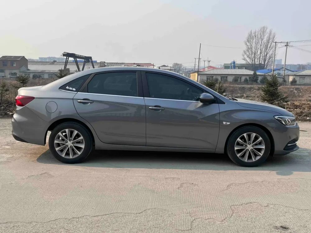 Chevrolet Monza (Cruze) 320 Automatic Sunroof Edition