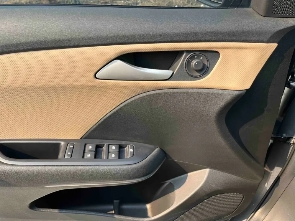 Chevrolet Monza (Cruze) 320 Automatic Sunroof Edition