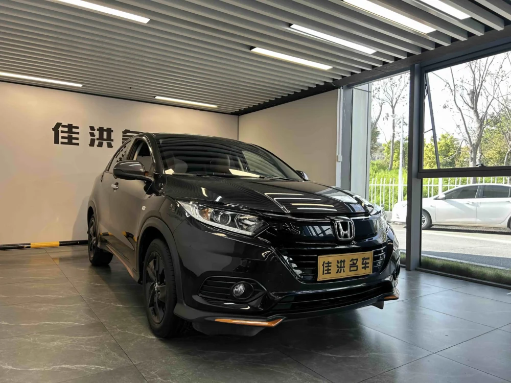 Honda Vezel Phantom Night Pioneer Edition