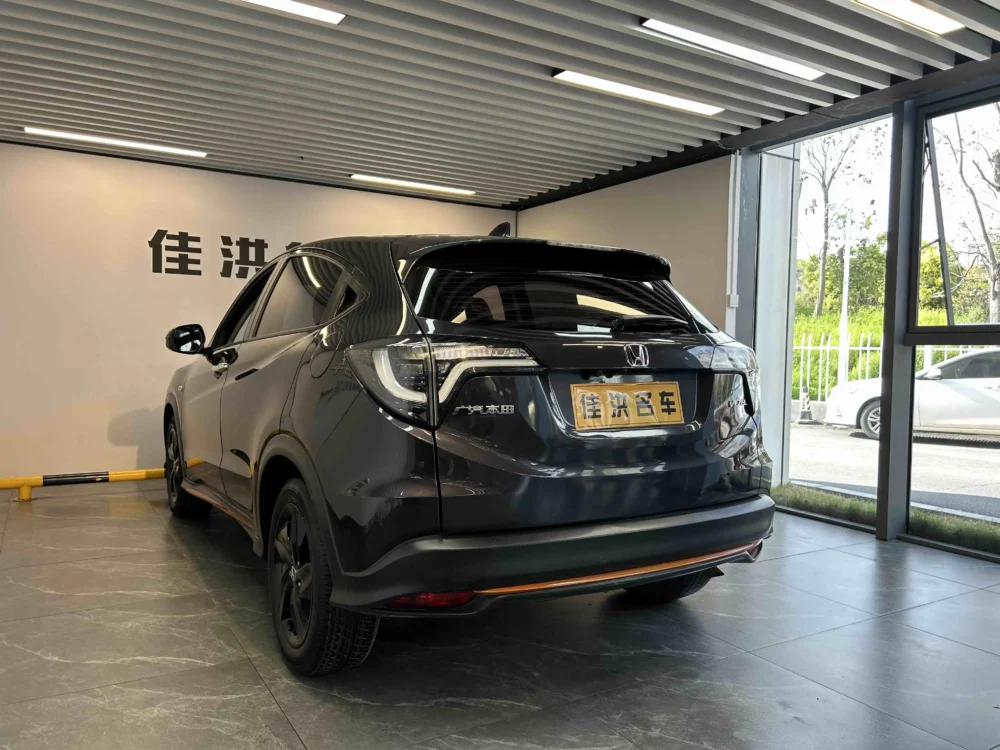 Honda Vezel Phantom Night Pioneer Edition