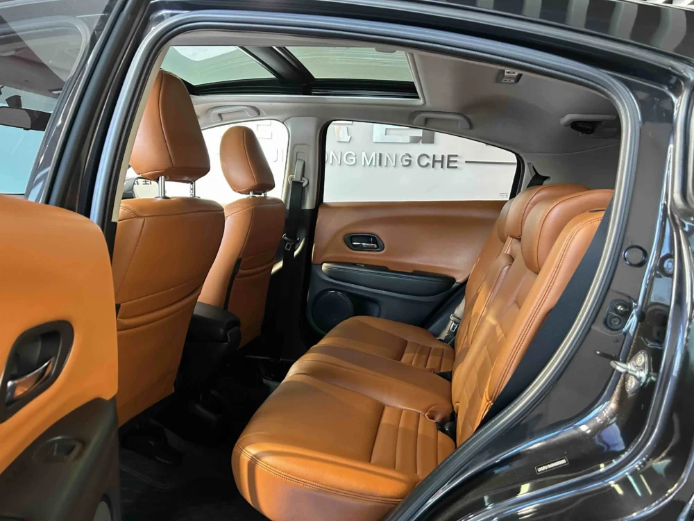 Honda Vezel Phantom Night Pioneer Edition