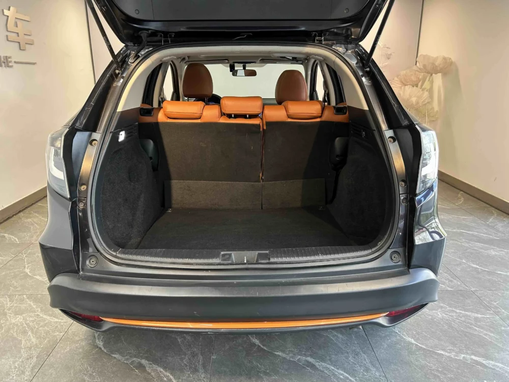 Honda Vezel Phantom Night Pioneer Edition
