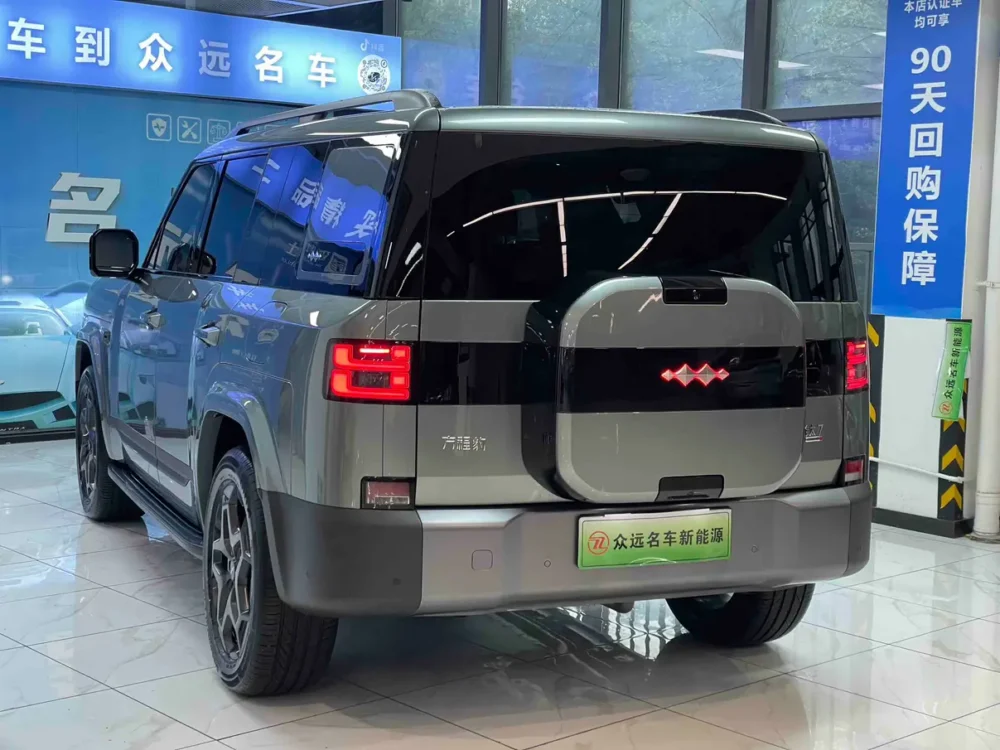 BYD Leopard Titanium 7 PHEV 190KM Four-Wheel Drive Ultra Edition