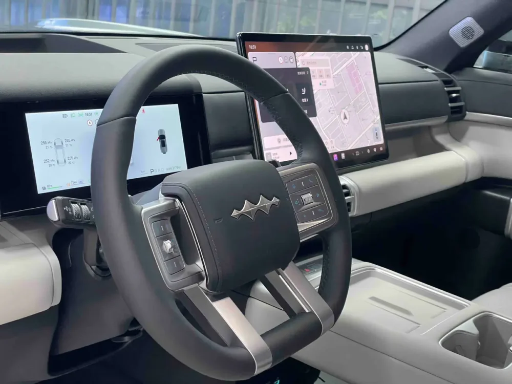 BYD Leopard Titanium 7 PHEV 190KM Four-Wheel Drive Ultra Edition