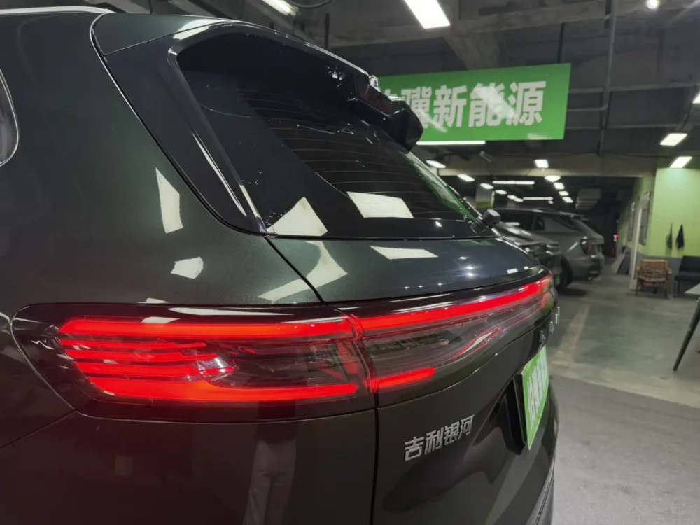 Geely Galaxy Starship 7 EM-i 135KM Starship Edition