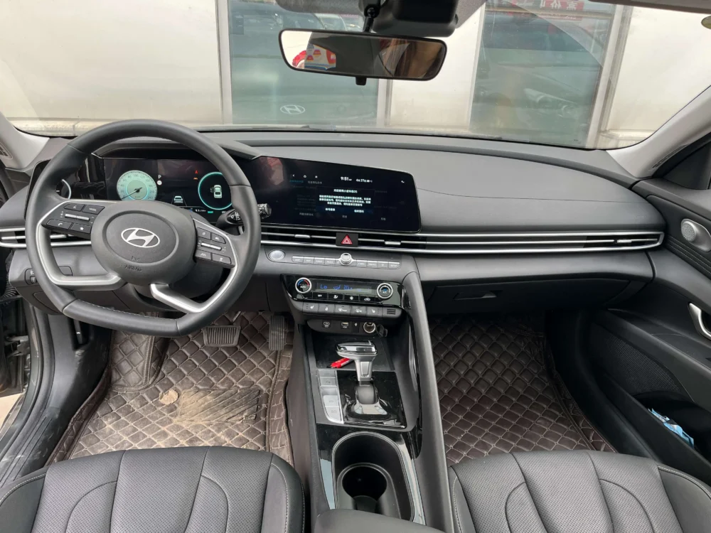 Hyundai Elantra 1.5L CVT Flagship