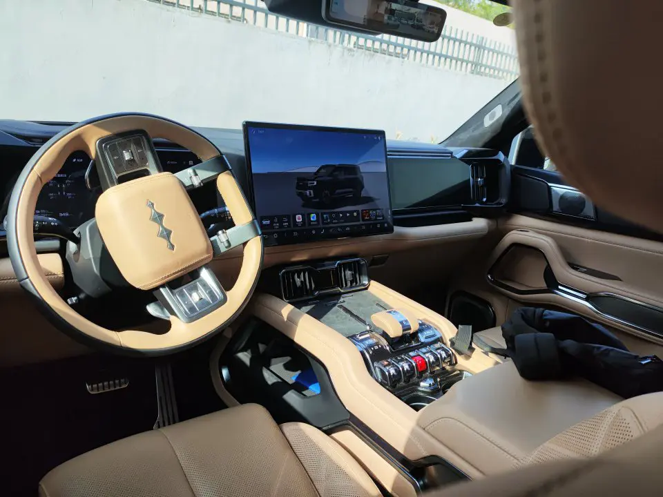BYD Leopard 8 Intelligent and Brave Flagship Edition 7 Seaters
