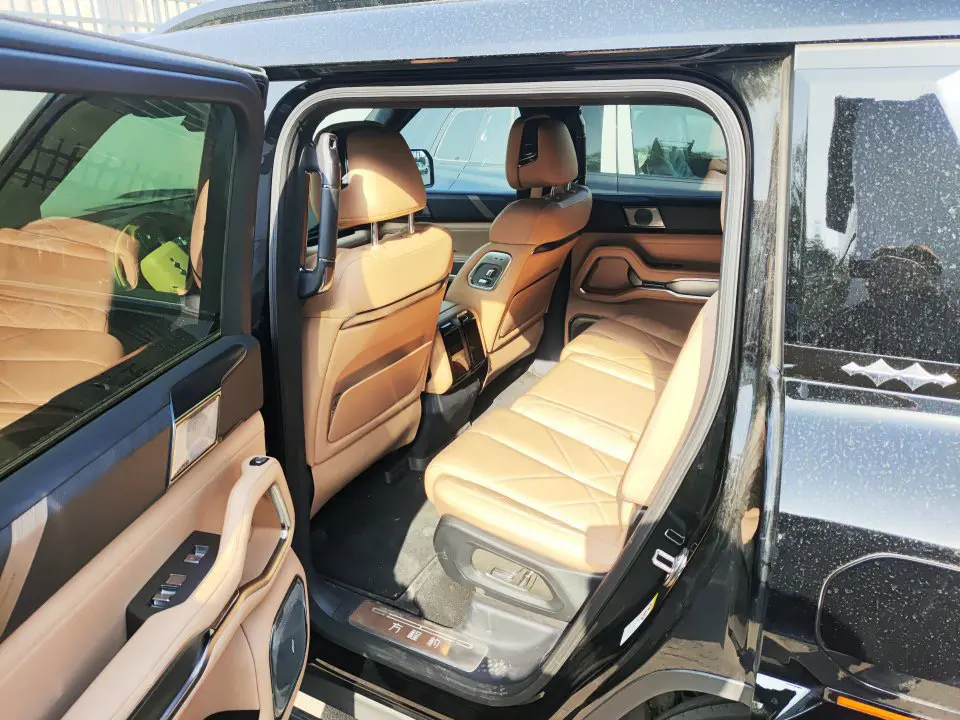 BYD Leopard 8 Intelligent and Brave Flagship Edition 7 Seaters