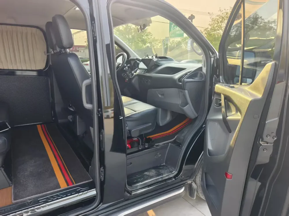 Ford Transit 2.0T diesel multi-functional commercial vehicle short-axle low-roof 6-seater