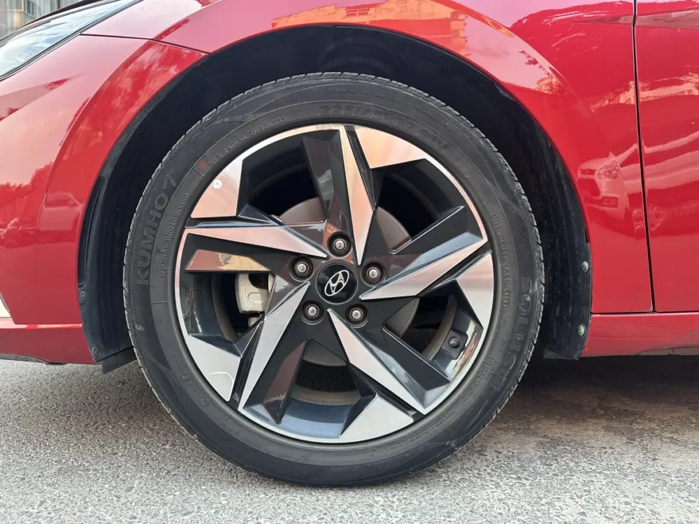 Hyundai Elantra 1.5L CVT LUX Premium