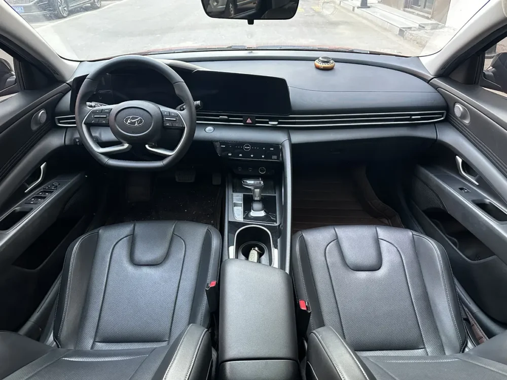 Hyundai Elantra 1.5L CVT LUX Premium