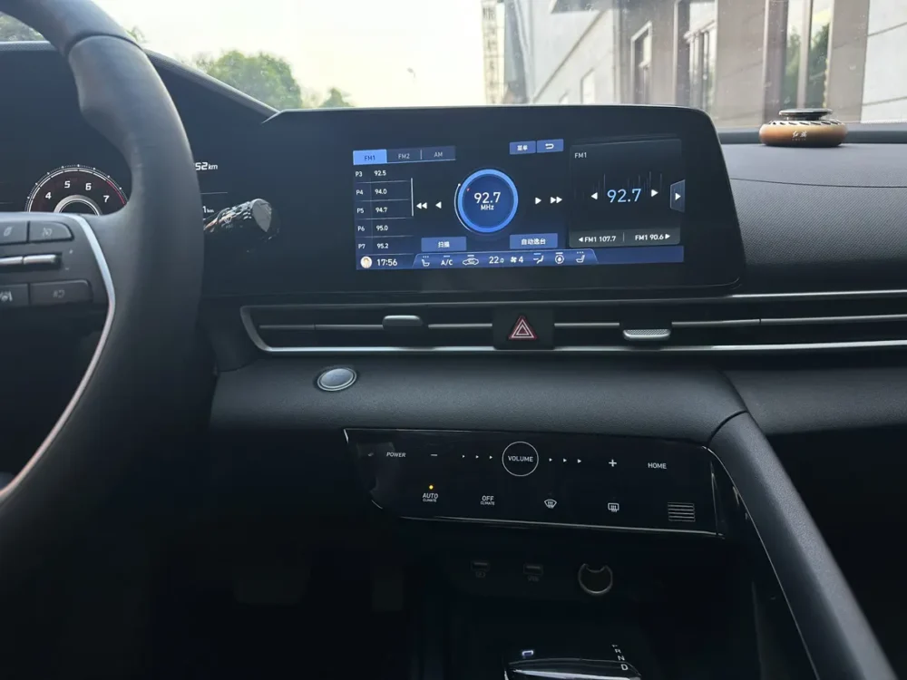 Hyundai Elantra 1.5L CVT LUX Premium