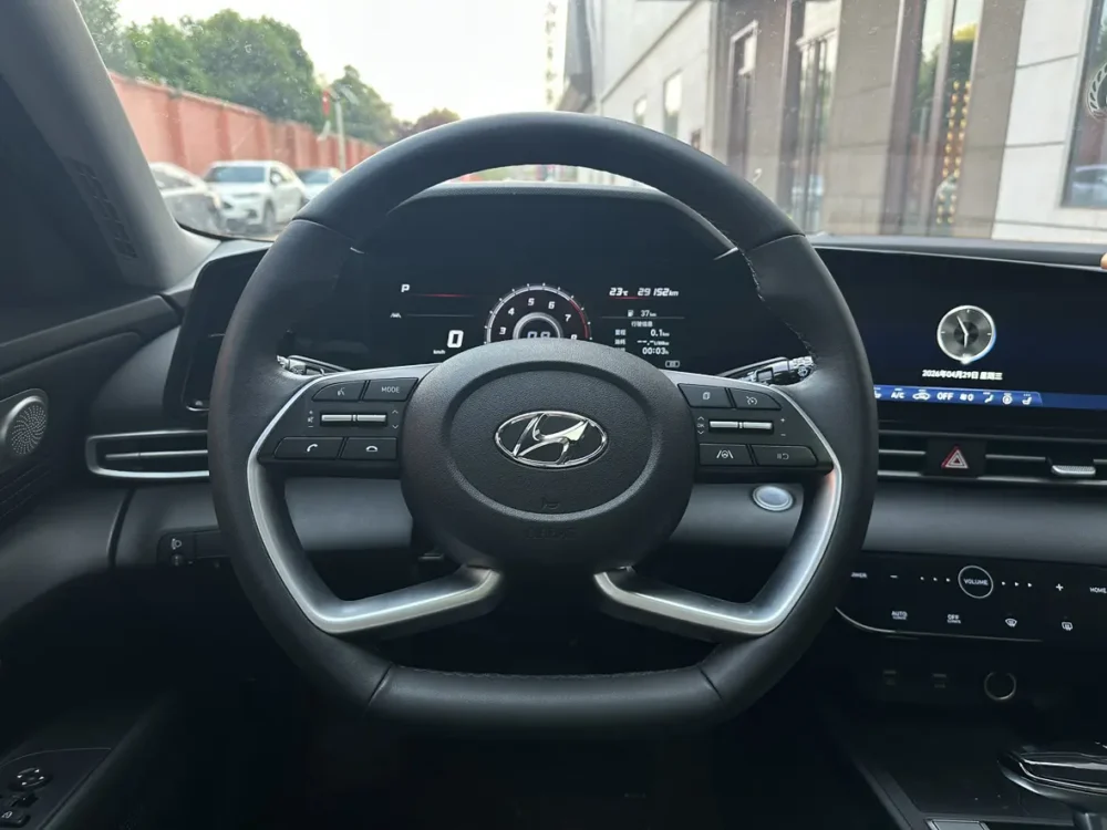Hyundai Elantra 1.5L CVT LUX Premium
