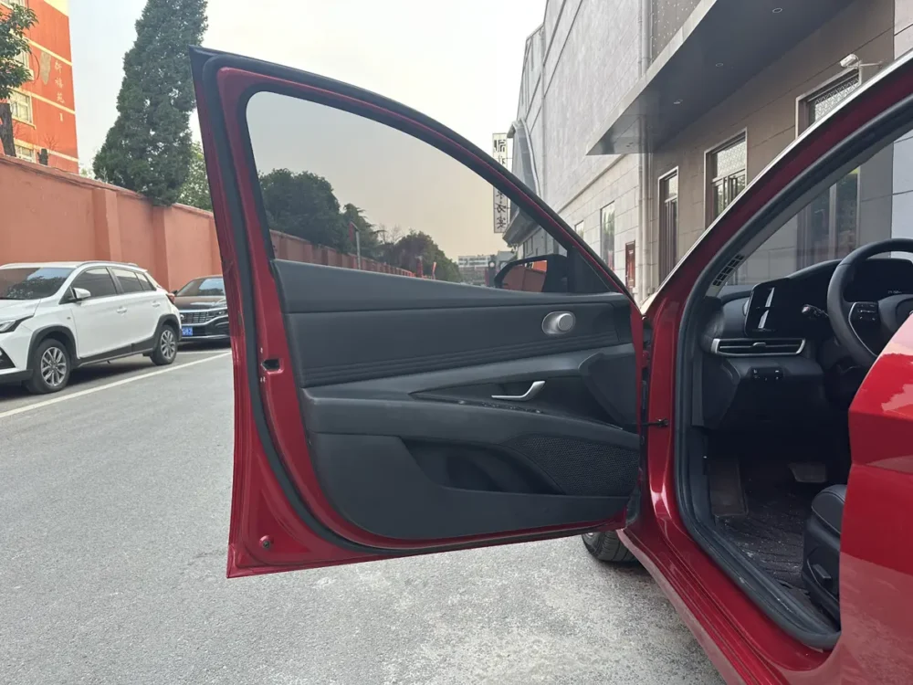 Hyundai Elantra 1.5L CVT LUX Premium