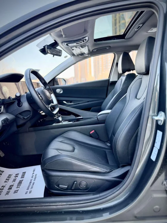Hyundai Elantra 1.5L CVT flagship